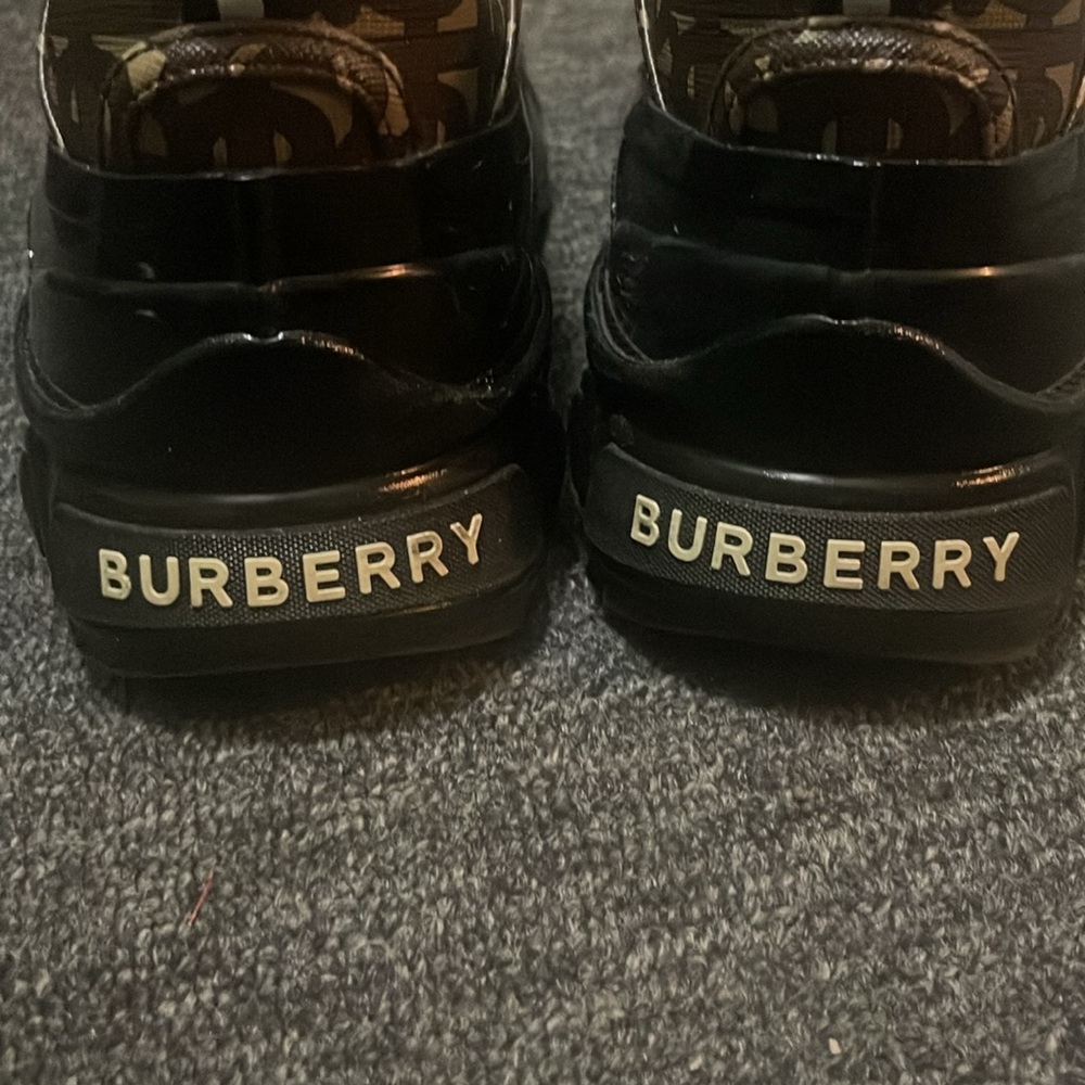 Mint condition Burberry negotiated price or take trades - Picture 3 of 4